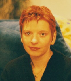 Birgit im Wohnzimmer